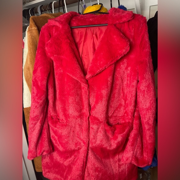 RED PLUSH LONG COAT - Picture 6 of 7